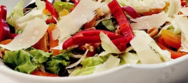 Cevizli Kayısılı Mevsim Salatası Tarifi
