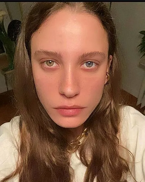 saplantili-hayrani-serenay-sarikayaiyi-korkutmaya-devam-ediyor-korunmak-icin-ultra-guvenlikli-1643568122141.jpeg Saplantılı hayranı Serenay Sarıkaya'yı korkutmaya devam ediyor! Korunmak için ultra güvenlikli...-10