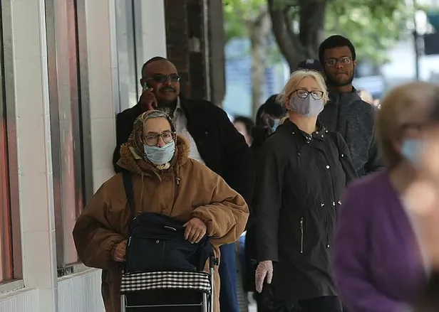 Son dakika: İngiltere'de Kovid-19'dan ölenlerin sayısı 28 bin 131'e yükseldi-1