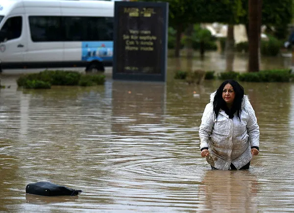 son-dakika-meteorolojiden-istanbul-icin-siddetli-yagis-uyarisi-istanbul-hava-durumu-1615400192178.jpg Son dakika! Meteoroloji'den İstanbul için şiddetli yağış uyarısı! İstanbul hava durumu...-4