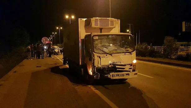 Karabük'te feci kaza: Yakıtı biten otomobili iten gençlere kamyonet çarptı: 2 yaralı-2