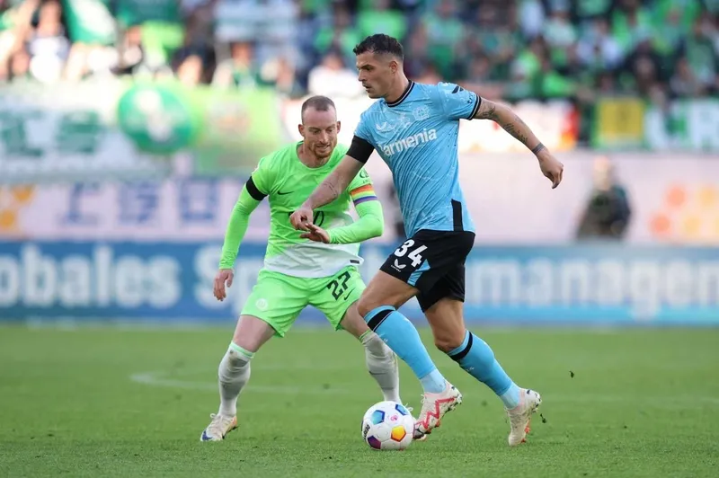 fenerbahce-orta-sahadaki-liderini-buldu-ikinci-teklif-yapilacak-1753122959503.jpeg Granit Xhaka (Takvim Foto Arşiv)