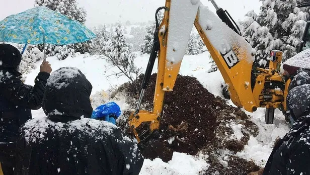 esrarengiz-cinayet-15-yil-sonra-aydinlatildi-iple-bogup-gomduler-3-saniga-agirlastirilmis-hapis-cezasi-1632245776366.jpeg Esrarengiz cinayet 15 yıl sonra aydınlatıldı! İple boğup gömdüler... 3 sanığa ağırlaştırılmış hapis cezası!-3