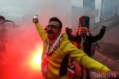 Galatasaray- Fenerbahçe derbisinde müthiş coşku