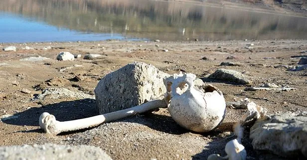 Kayseri’de baraj suyu çekilince mezarlar ortaya çıktı!