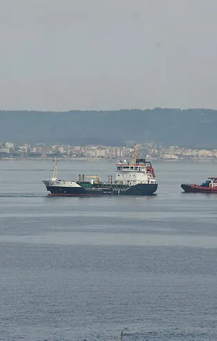 Çanakkale Boğazı'nda alarm! Ekipler harekete geçti