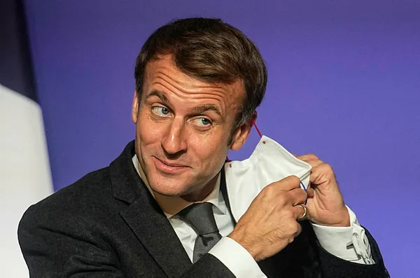 Fransa Cumhurbaşkanı Emmanuel Macron'a dokunan yanar! "Macron istifa" diye bağırdı psikiyatri servisine gönderildi-2