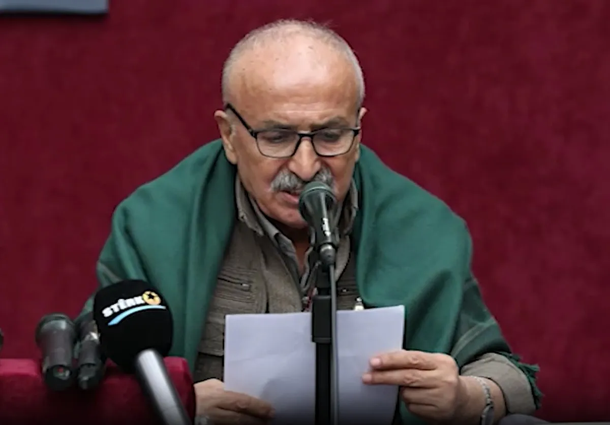 pkk-fesih-kongresinin-1-yilinda-adini-degistirdi-kandilden-silahli-goruntu-mustafa-karasudan-statu-sabotaji-1777985301218.jpeg PKK fesih kongresinin 1. yılında adını değiştirdi! Kandil'den "silahlı" görüntü... Mustafa Karasu'dan "statü" sabotajı-6