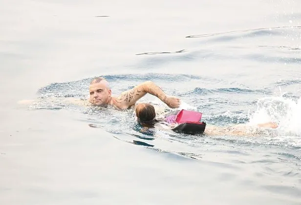 Dünyaca ünlü şarkıcı Robbie Williams ve Türk eşi Ayda Field Türkiye'den vazgeçemiyor! Bodrum'dan sonra sıra Datça'da-4