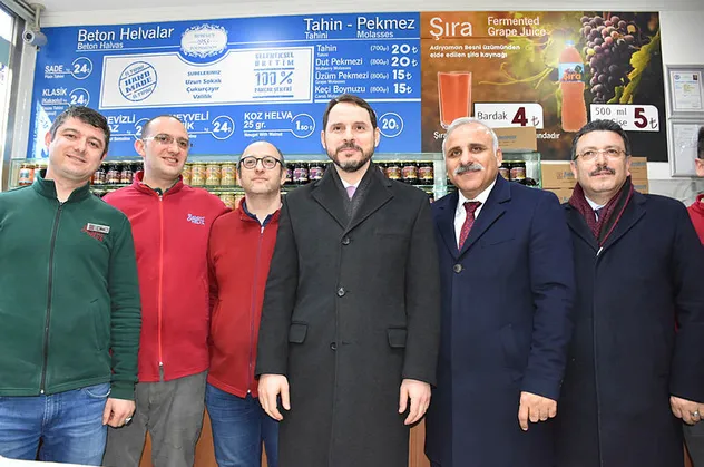 Bakan Berat Albayrak'a Trabzon'da sevgi seli
