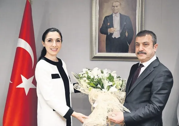 dunya-mb-baskanligina-hafize-gaye-erkan-atamasini-flas-olarak-duyurdu-erkana-iyi-tercih-yorumu-yapildi-1686346206566.jpeg Dünya basını MB Başkanlığı'na Hafize Gaye Erkan atamasını “flaş” olarak duyurdu: Erkan'a “İyi tercih” yorumu yağdı..-3