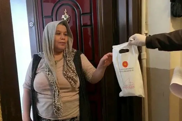 Son dakika: Başkan Erdoğan'ın talimatıyla vatandaşlara kolonya ve maske dağıtımı başladı!