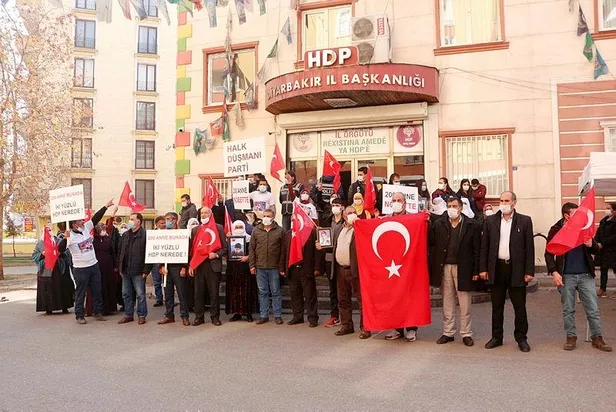 diyarbakir-annelerinin-hdp-onundeki-evlat-nobetinde-aile-sayisi-200-oldu-1612883254669.jpeg 'Diyarbakır Anneleri'nin HDP önündeki evlat nöbetinde aile sayısı 200 oldu-2