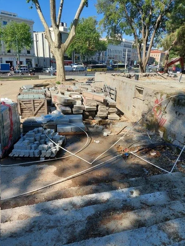 beyazit-meydani-cileye-dondu-ibb-baskani-ekrem-imamogluna-tepki-1654323354130.jpeg Beyazıt Meydanı çileye döndü! İBB Başkanı Ekrem İmamoğlu'na tepki....-4