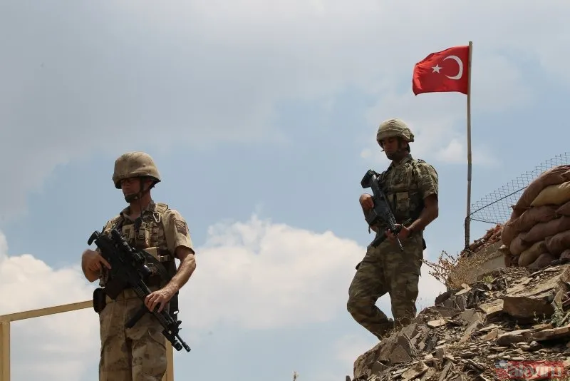 Baba oğul omuz omuza vatan nöbetinde