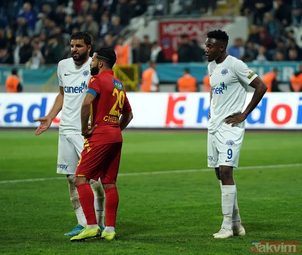 Sergen Yalçın kırmızı kart gördü çileden çıktı! Hakemin üzerine... - 27