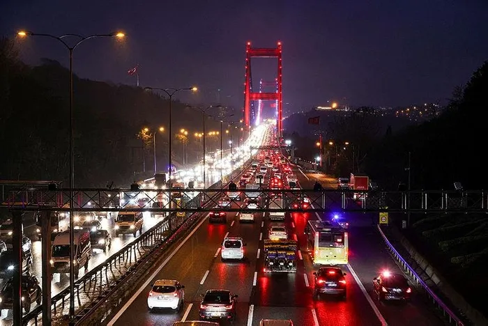 İstanbul kilit: Trafik yoğunluğu akşam saatlerinde yüzde 83'e ulaştı-3