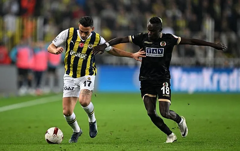 Fener'in 2 yıldızı forma savaşını dostluğa çevirdi! Cengiz Ünder ve İrfan Can'dan çok güzel hareketler-4