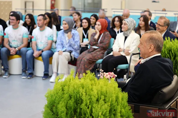 Başkan Recep Tayyip Erdoğan gençlerle buluştu! Kütüphane açılışı sonrası samimi sohbet - 8