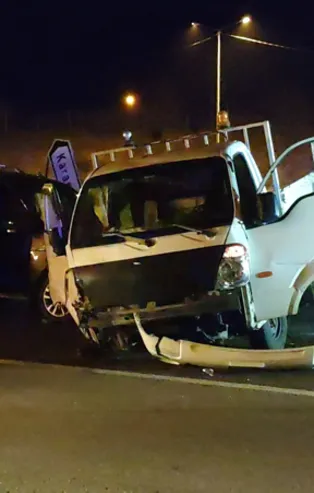 Sakarya'da ticari araçla kamyonet çarpıştı! Yaralılar var