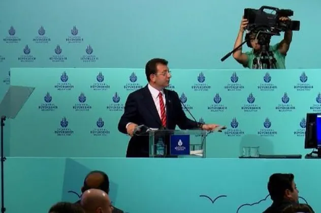 İBB Meclisi'nde İmamoğlu zorbalığı! AK Parti grubuna hakaret etti mikrofonlarını kapattı söz hakkı vermedi