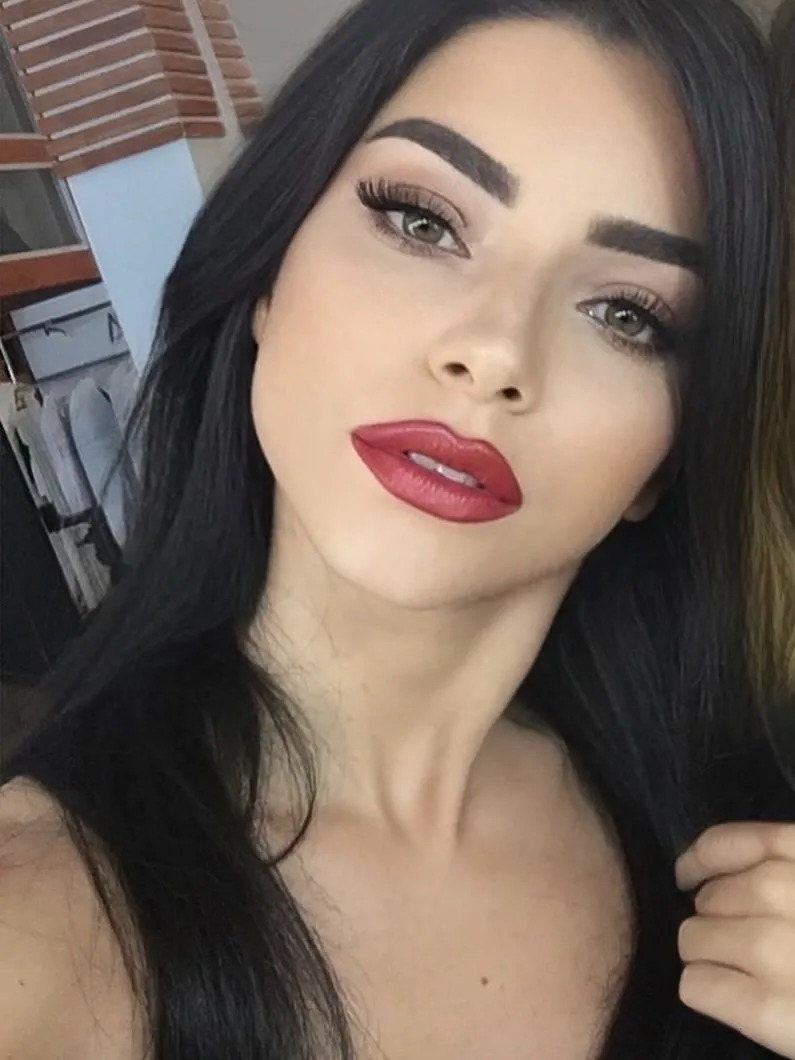 merve-bolugurdan-olay-olan-erkek-secimi-paylasimi-kendini-oyle-bir-tiye-aldi-ki-1771488040533.jpg Merve Boluğur'dan olay olan erkek seçimi paylaşımı! Kendini öyle bir tiye aldı ki...-4