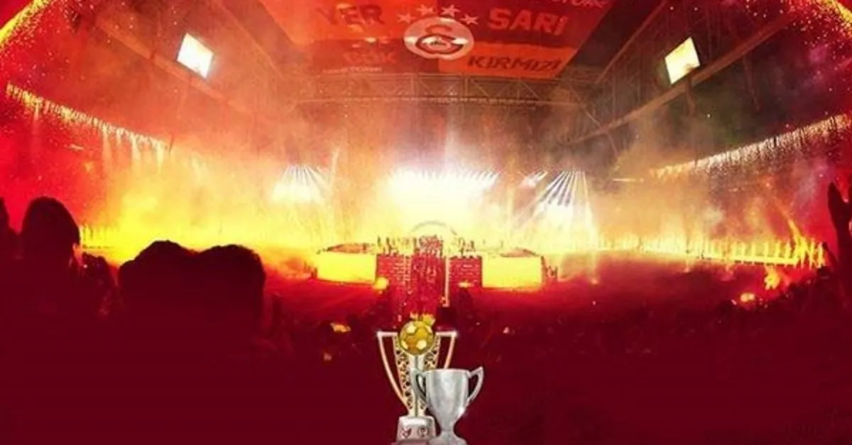 Galatasaray Sampiyonluk Kutlamasi Imparator Fatih Terim Sahnede Galagecesi Youtube