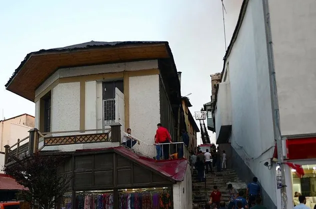 Erzurum'da tarihi ev yandı
