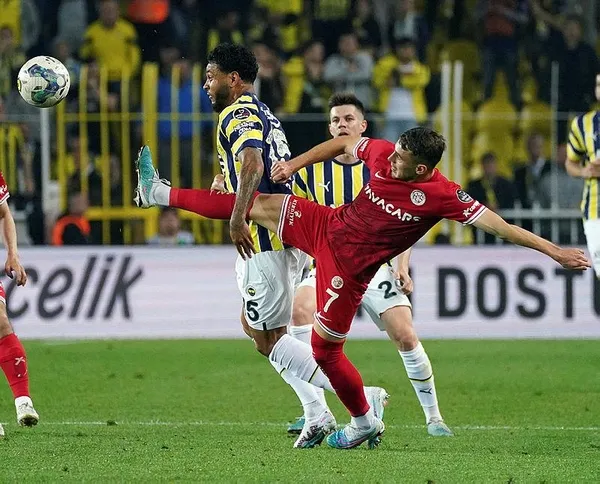 fenerbahce-sampiyonluk-sansini-kaybetti-sampiyonluk-hasreti-9-yila-cikti-1685485421113.jpeg