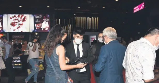 Aile Hükümeti'nin galasında koronavirüs önlemi