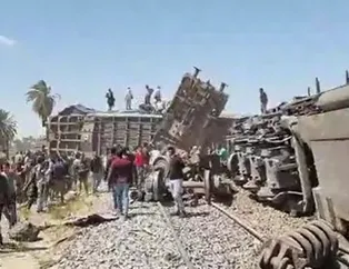 İki tren kafa kafaya çarpıştı! Onlarca ölü var