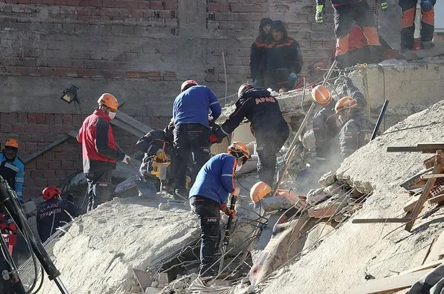 Son dakika: Enkaz altında kalan vatandaşın 112 ile görüşmesi ses kayıtlarına böyle yansıdı
