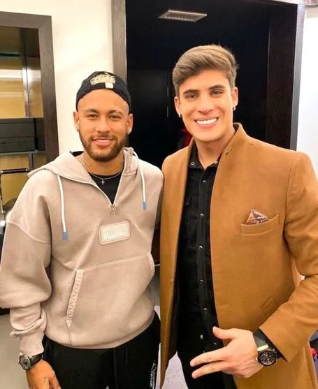 Neymar, 22 yaşındaki genç ile aşk yaşayan annesi Nadine Santos'a destek çıktı-3