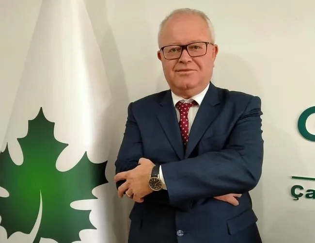 Gelecek Partisi’nin kumarbaz başkanına Davutoğlu sahip çıktı