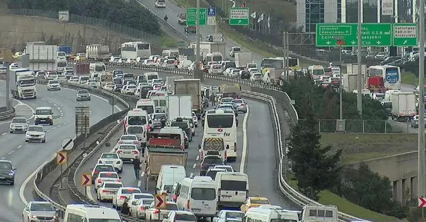 Kar alarmı sonrası trafik kilitlendi!