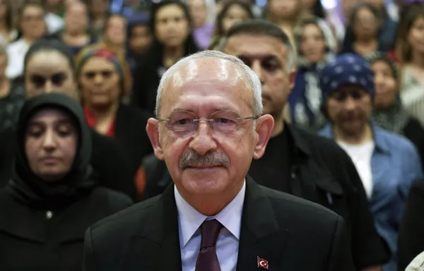 azerbaycan-tvsinde-gulduren-kemal-kilicdaroglu-yorumu-vay-vay-kemal-1685703556601.jpg