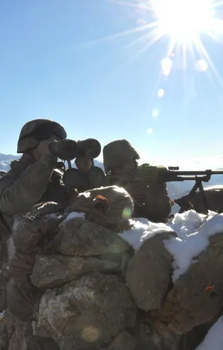 Son dakika: MSB: 5 PKK'lı terörist teslim oldu