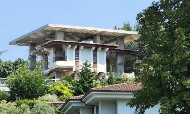 CHP'li İBB Başkanı Ekrem İmamoğlu Halk Tv'nin patronuna göz yumdu mahalleli isyan etti: "Biz çivi çakamıyoruz villa iki katına çıktı"-7