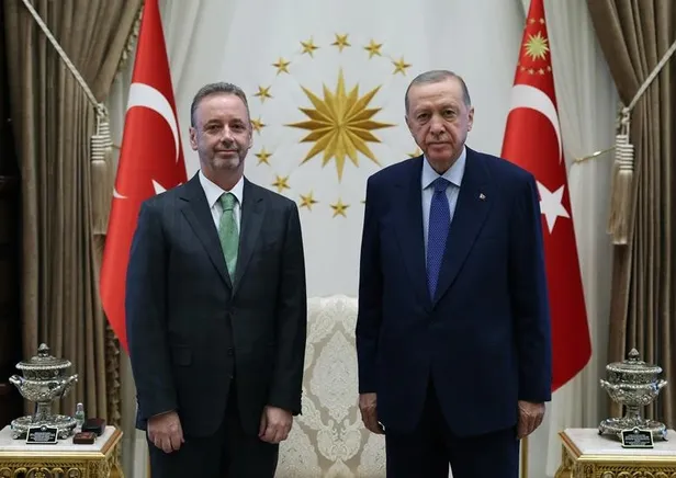baskan-erdogan-estonya-buyukelcisi-reinart-ve-isvec-buyukelcisi-mardi-kabul-etti-guven-mektubu-sundular-1694098578871.jpeg Başkan Erdoğan'dan Külliye'de önemli kabuller! Estonya, İsveç ve İrlanda... Elçiler güven mektubu sundu-3