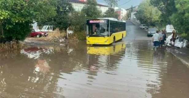 CHP'li İBB yine sınıfta kaldı: Kuvvetli yağış sonrası rezillik diz boyu: Cadde ve alt geçitler göle döndü
