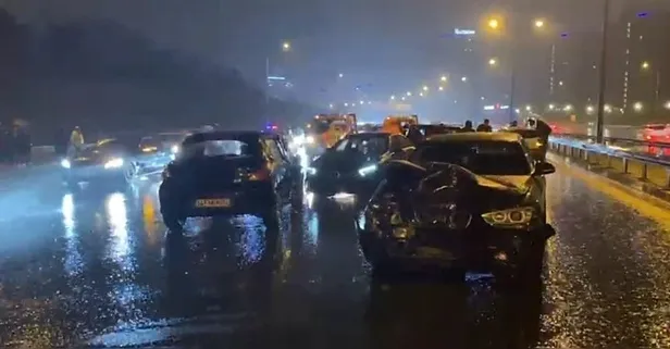 Eyüpsultan TEM'de sağanak sonrası zincirleme kaza! 7 araç birbirine girdi: Yaralılar var