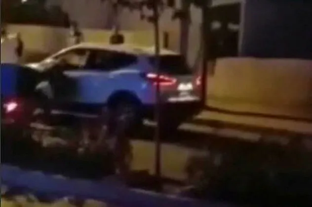 İzmir'de yol verme tartışmasında akılalmaz olay! Başına kaldırım taşıyla vurdu