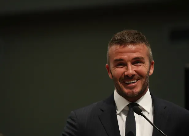 Araç kullanırken cep telefonuyla konuşan David Beckham ceza aldı-1