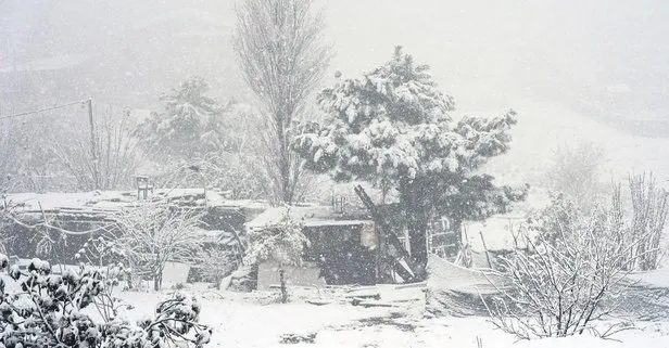 İstanbul’a bir günde kış geldi! Yağış ve fırtına hayatı durdurdu