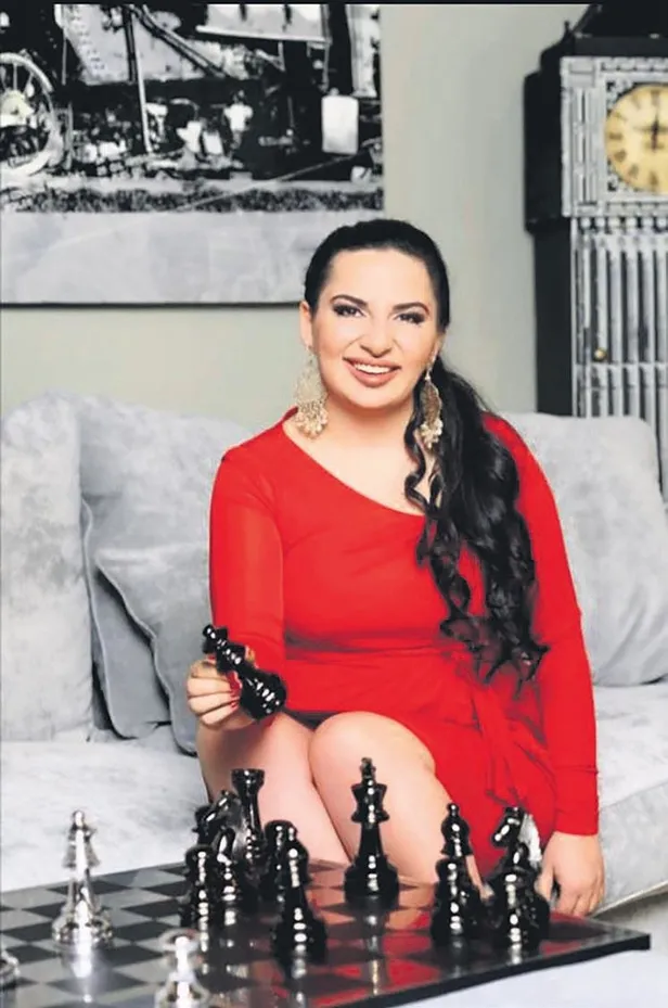 sokakta-infaz-serdar-semiz-bosanmak-uzere-oldugu-esini-oldurdu-sonra-baldizina-mesaj-atti-1675124428202.jpeg Sokakta infaz! Serdar Semiz boşanmak üzere olduğu eşını öldürdü, sonra baldızına mesaj attı-12