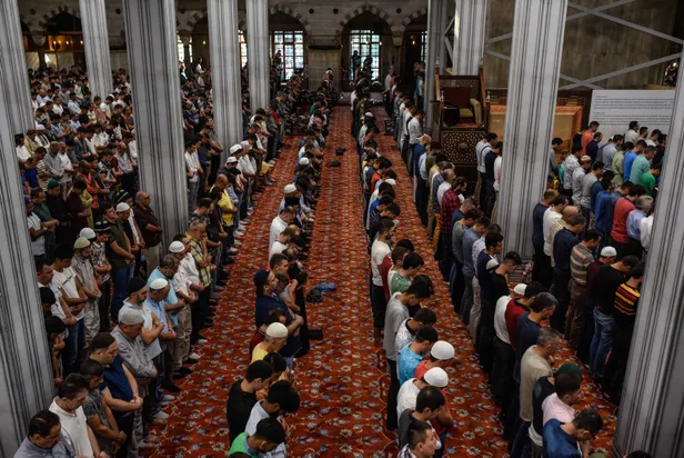 bayram-namazi-saat-kacta-kilinacak-31-temmuz-2020-diyanet-kurban-bayrami-il-il-namaz-vakitleri-1596119634875.jpg Bayram namazı saat kaçta kılınacak? 31 Temmuz 2020 Diyanet Kurban Bayramı il il namaz vakitleri!-2