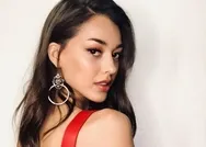 Dilan Çiçek Deniz bikinili pozuyla takipçilerini yaz aylarına götürdü! Kumsal paylaşımıyla adeta şov yaptı sosyal medya yıkıldı