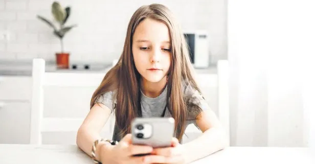 Avrupa’dan sonra Türkiye de düğmeye bastı! 13 yaş altına sosyal medya yasağı getirilmesi planlanıyor