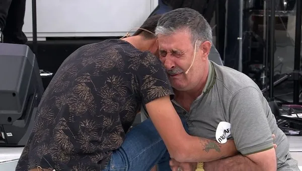 esra-erolda-sezon-finaline-damga-vuran-anlar-anne-babasi-30-yil-sonra-kozlarini-paylasti-omur-son-kararini-ver-1656088077372.jpg Esra Erol’da sezon finalinde duygusal anlar! Anne-babası 30 yıl sonra karşı karşıya geldi! Ömür son kararını verdi-4