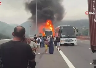 Düzce’de otoyolda otobüs alev alev yandı